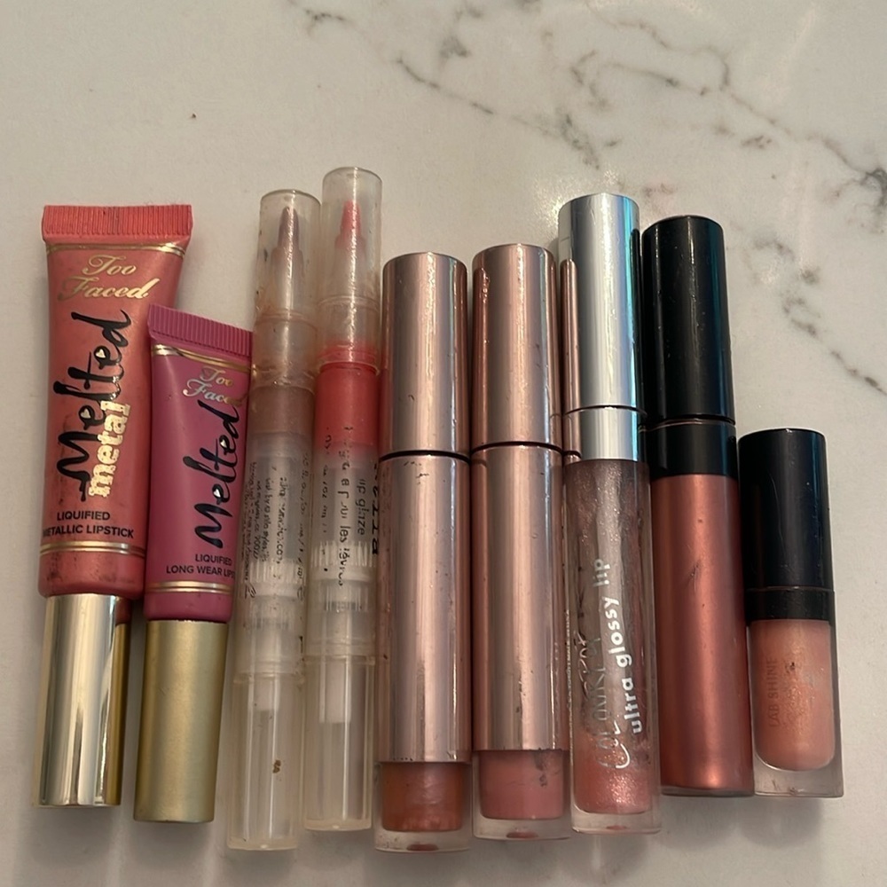Bundle of 9 lip glosses
